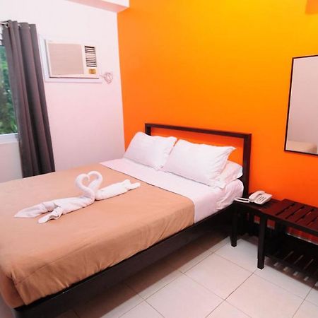 Negrense Suites Bacolod Esterno foto