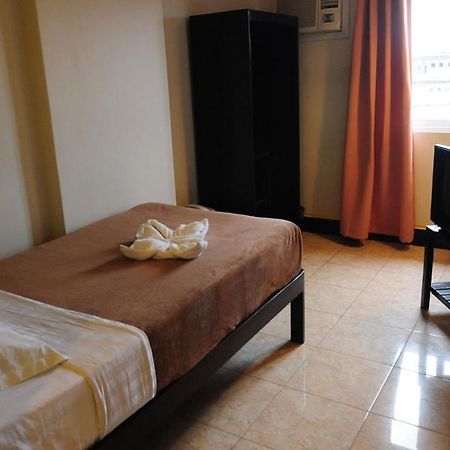 Negrense Suites Bacolod Esterno foto