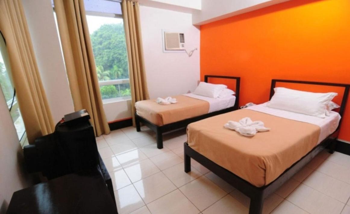 Negrense Suites Bacolod Esterno foto