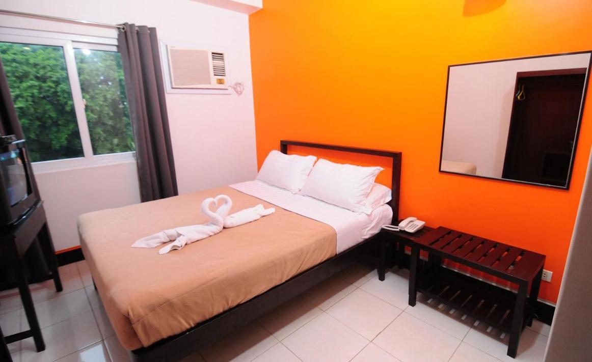 Negrense Suites Bacolod Esterno foto
