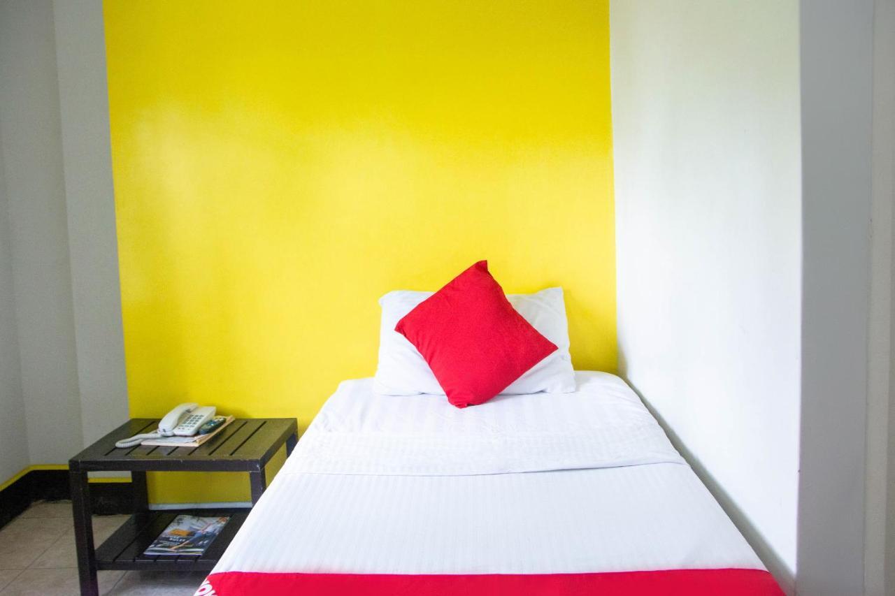 Negrense Suites Bacolod Esterno foto
