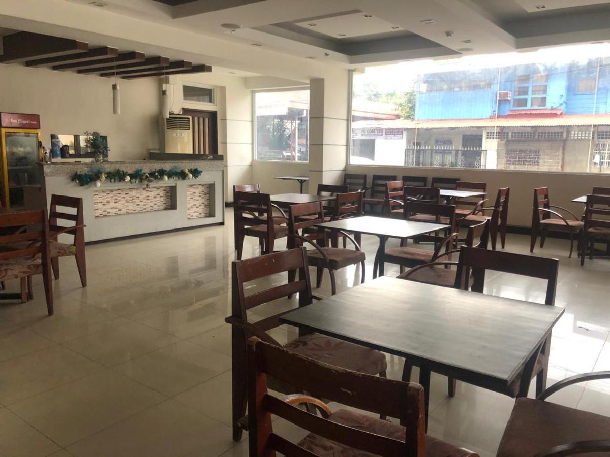 Negrense Suites Bacolod Esterno foto